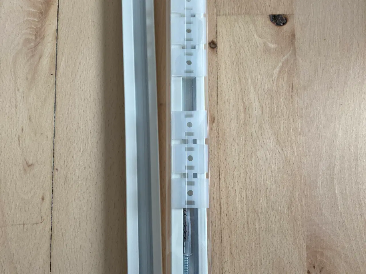 Billede 1 - Galleriskinner 2 stk. a 2 meter = 4 meter 