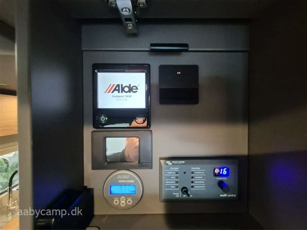 Billede 34 - 2025 - Niesmann+Bischoff Arto 78   solceller. 3x150 Ah lithium batterier. 3000w inverter. Elektrisk markise. Udv. gas/vand. Helårsdæk. 2x TV. Duo control. luft undervogn. Hydrauliske støtteben.