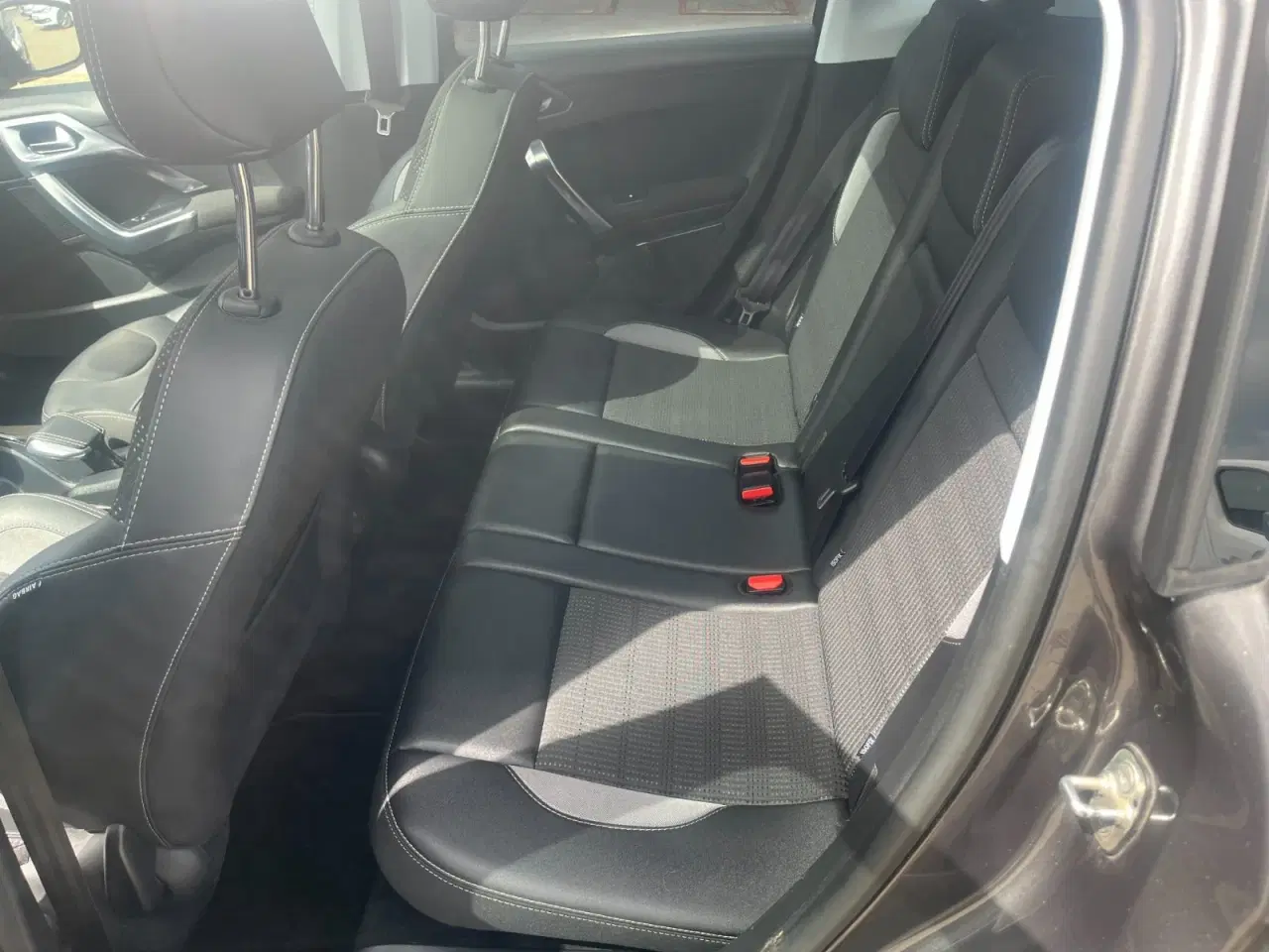 Billede 10 - Peugeot 2008 1,6 BlueHDi 100 Allure Sky