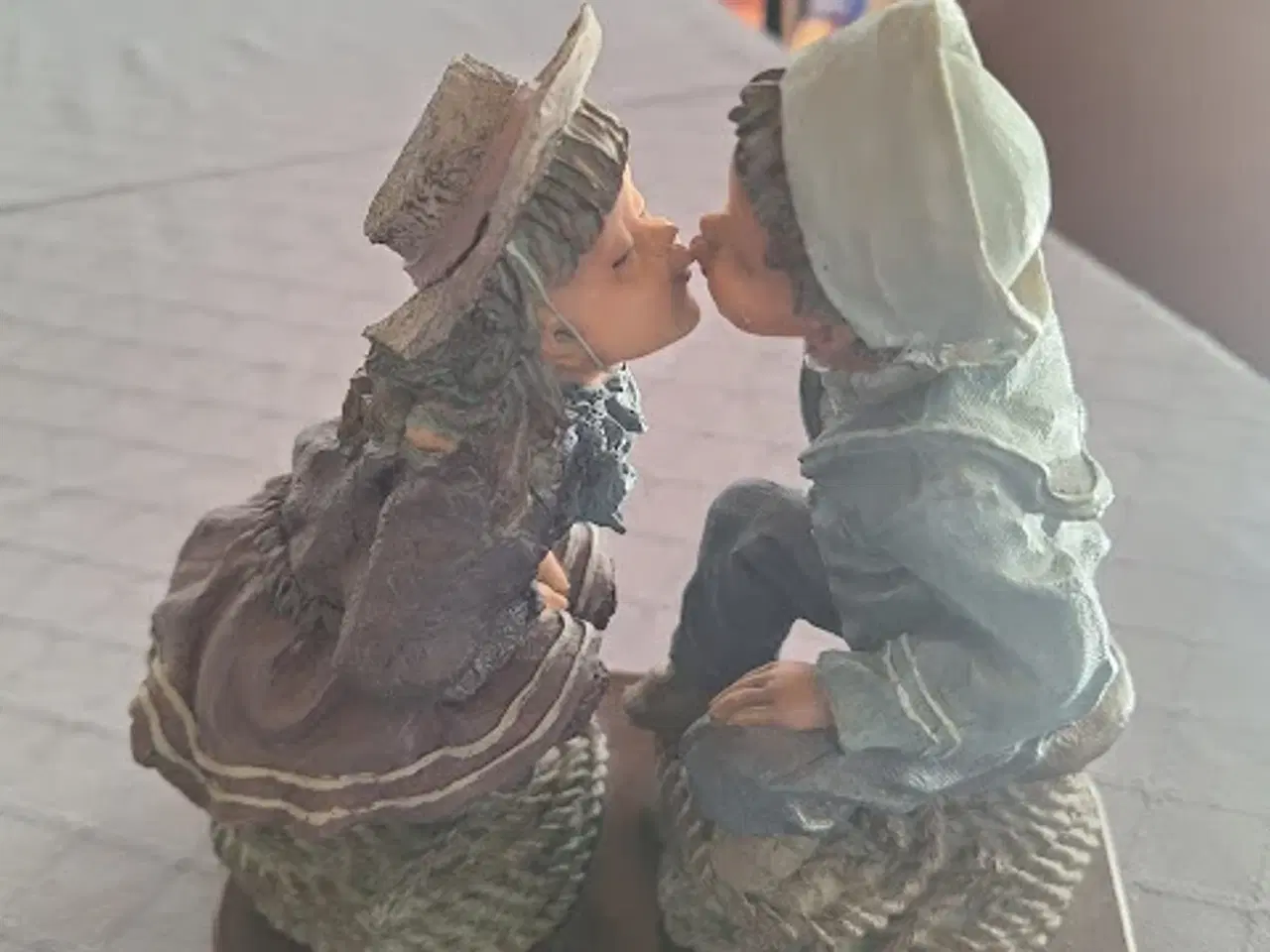 Billede 3 - Sødt Kyssende Meerchi figur - Sendes gerne