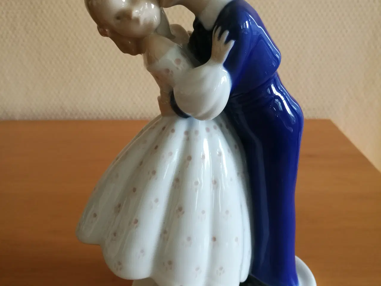 Billede 1 - Bing & Grøndahl porcelænsfigur - ungt par
