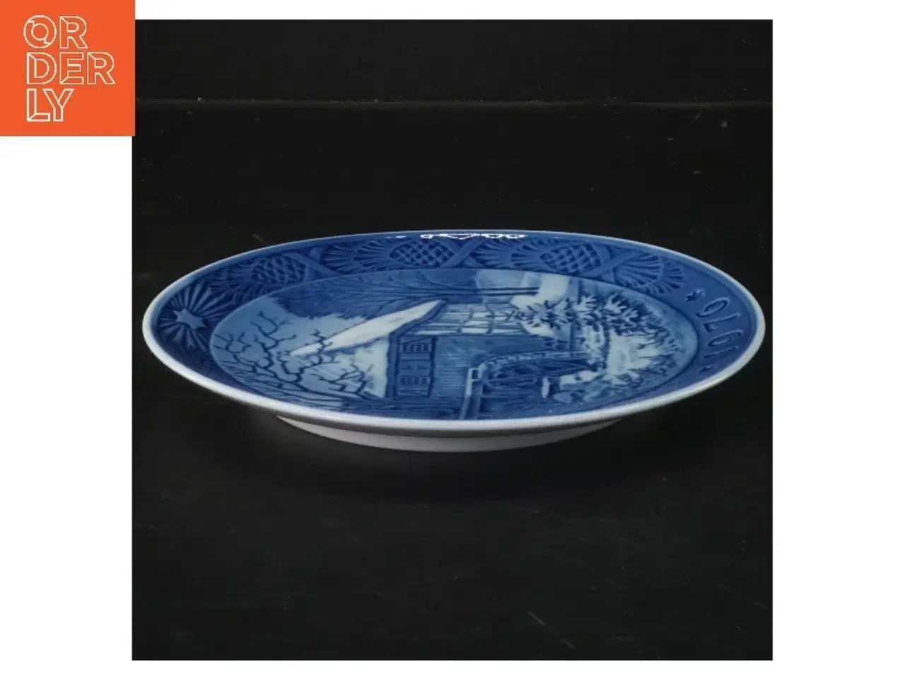 Billede 2 - Dekorativ platte fra 1976 fra Royal Copenhagen (str. Ø 18,5 cm)