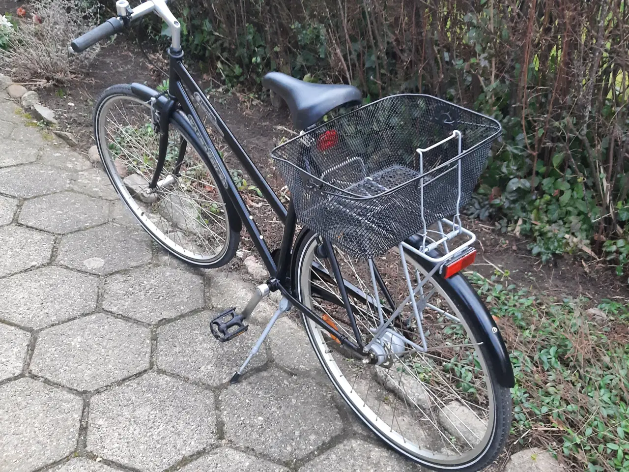 Billede 2 - Sort damecykel 28" Taarnby citybike med 3 gear