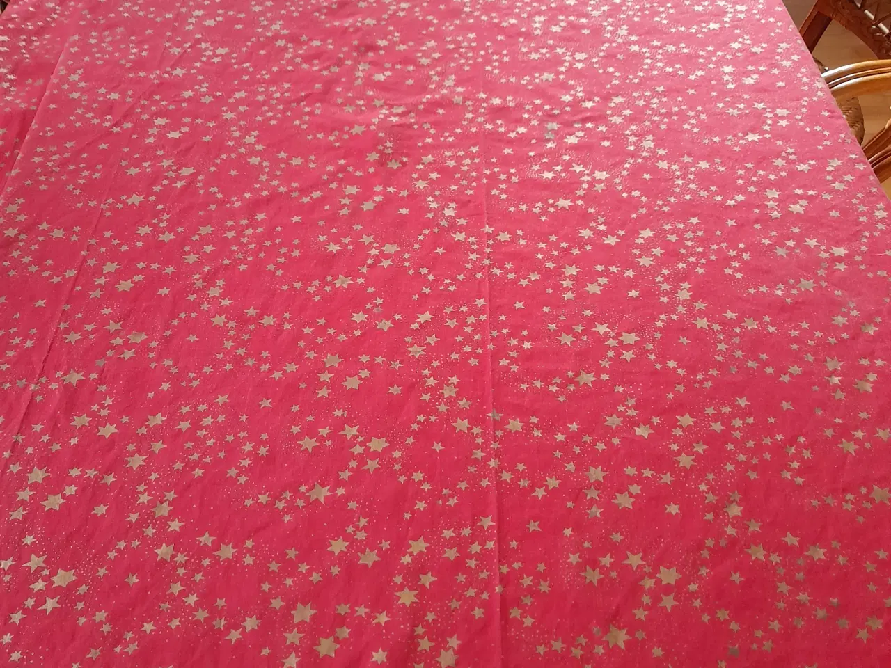 Billede 3 - Velholdt juledug ( 284 cm x 143 cm).