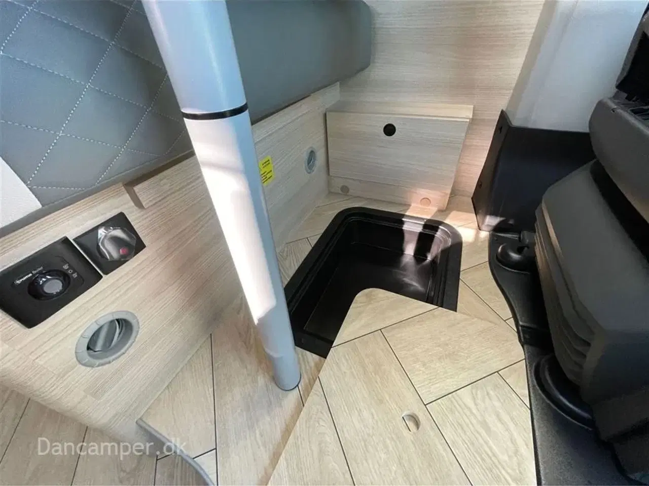 Billede 13 - 2025 - Chausson V697 Sport Line TILBUDSPRIS kr. 875.400,- SPAR kr. 17.000,- Super vintercamper, 140 HK, 9-trins automatgear, Tilbehørs-, Connect-, Pack Look- og Artic pakke.