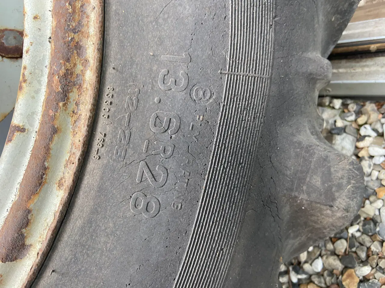 Billede 2 - 2 stk. traktorhjul 13,6 x R 28  8 ply