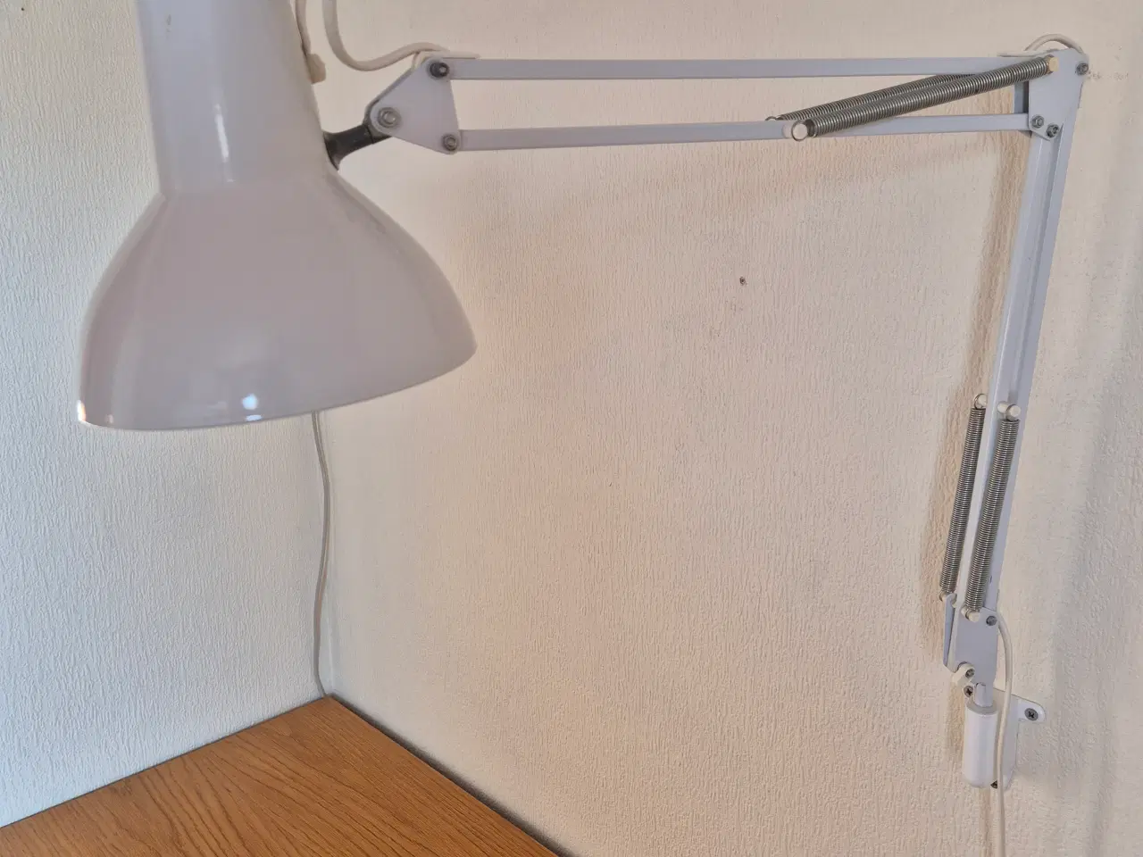 Billede 1 - Hvid arkitektlampe med vægophæng