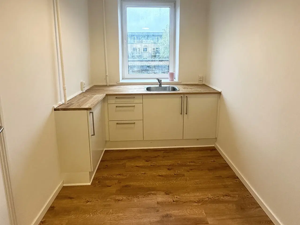 Billede 11 - Moderniseret klinik- eller butikslejemål i Vestbyen