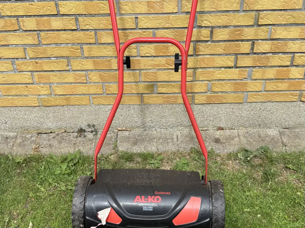 Billede 3 - Haveredskaber, Mosrive, Fejekost. plæneklipper