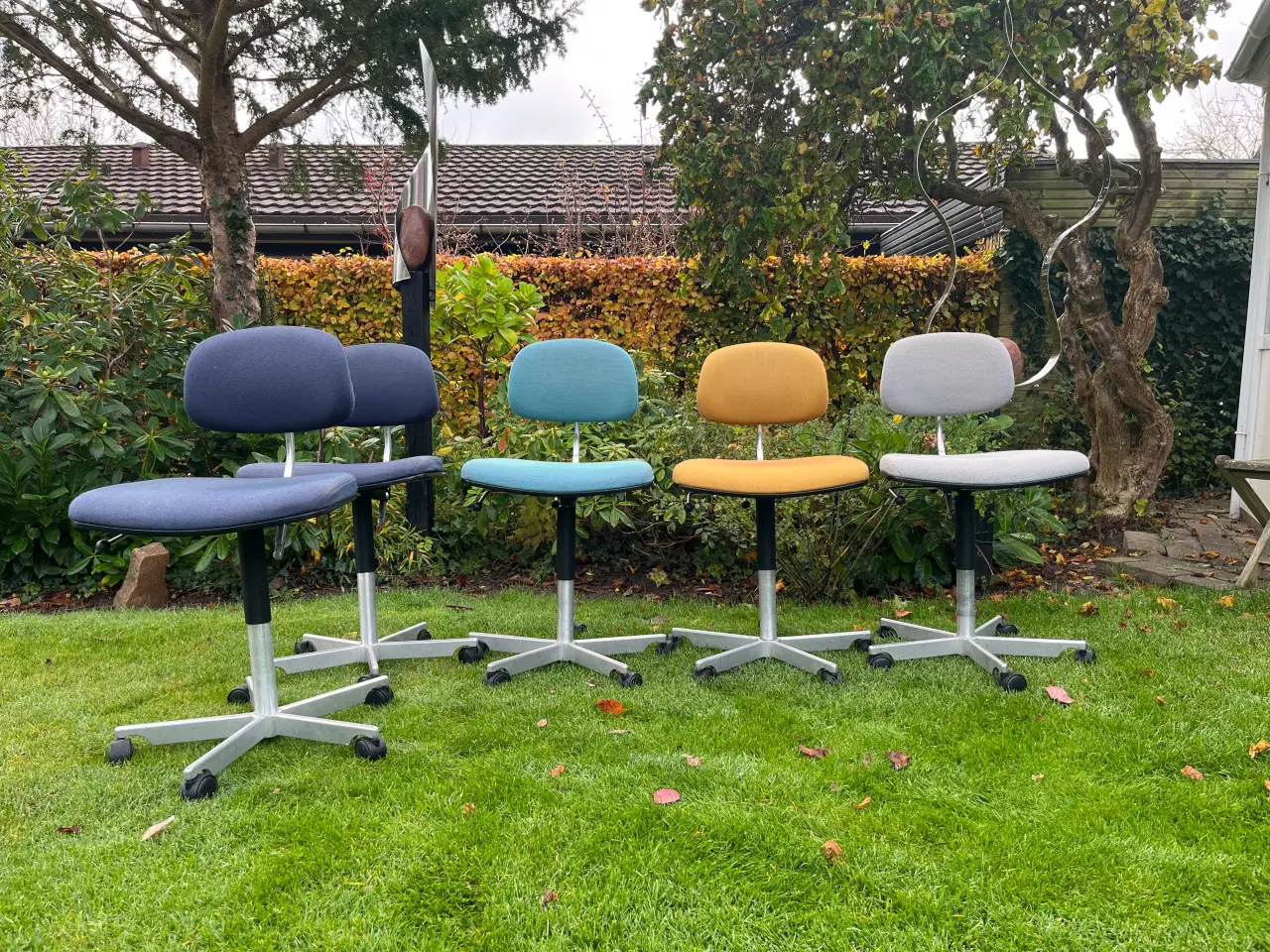 Billede 1 - Kevi kontorstol, med uld stof ,gas op/ned , 5 ben