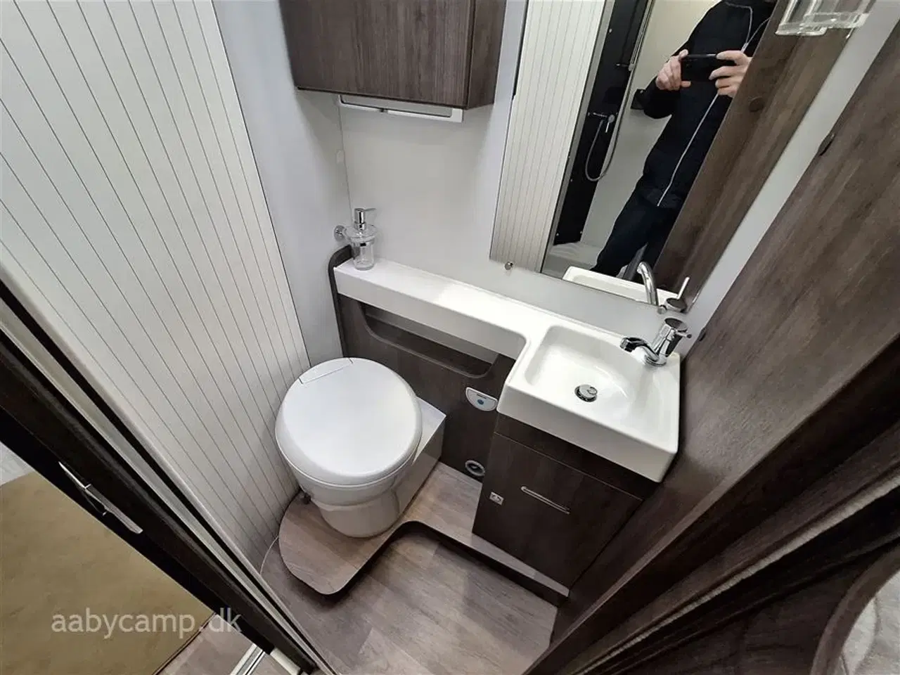 Billede 20 - 2024 - Benimar Tessoro T468 Special Edition Automat gear. NK pakke. varme i spildevandstank. bakkamera. markise. lithium batteri. cykelstativ.