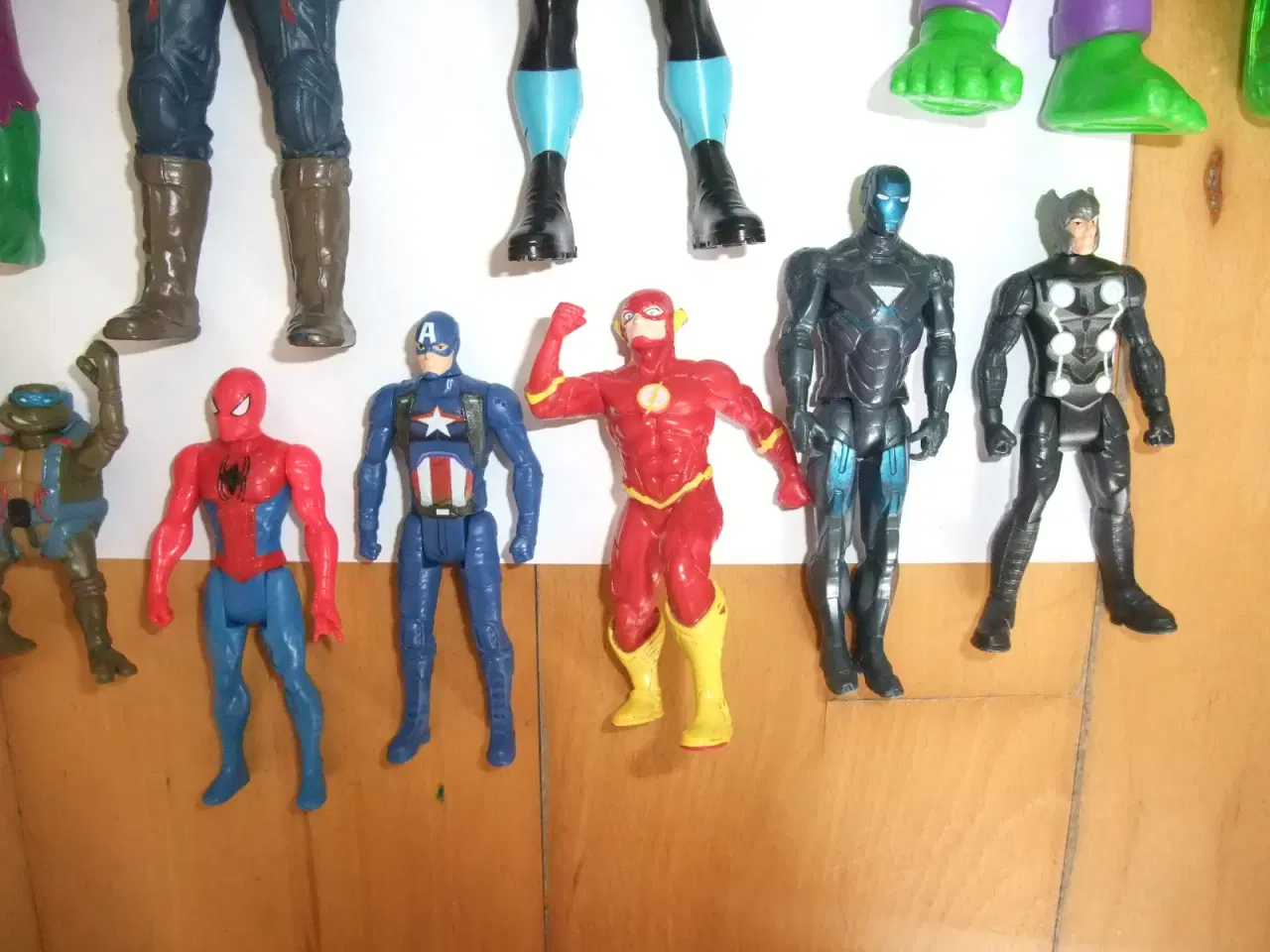 Billede 4 - Forskellige Super Helte Figurer