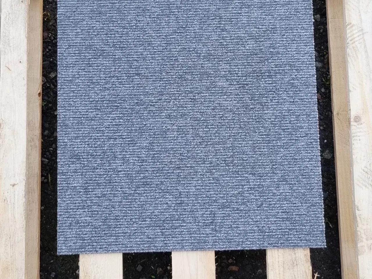 Billede 1 - Tæppefliser grå - 29 m2