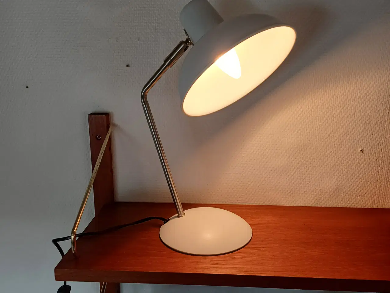 Billede 4 - Smuk og velholdt bordlampe. 