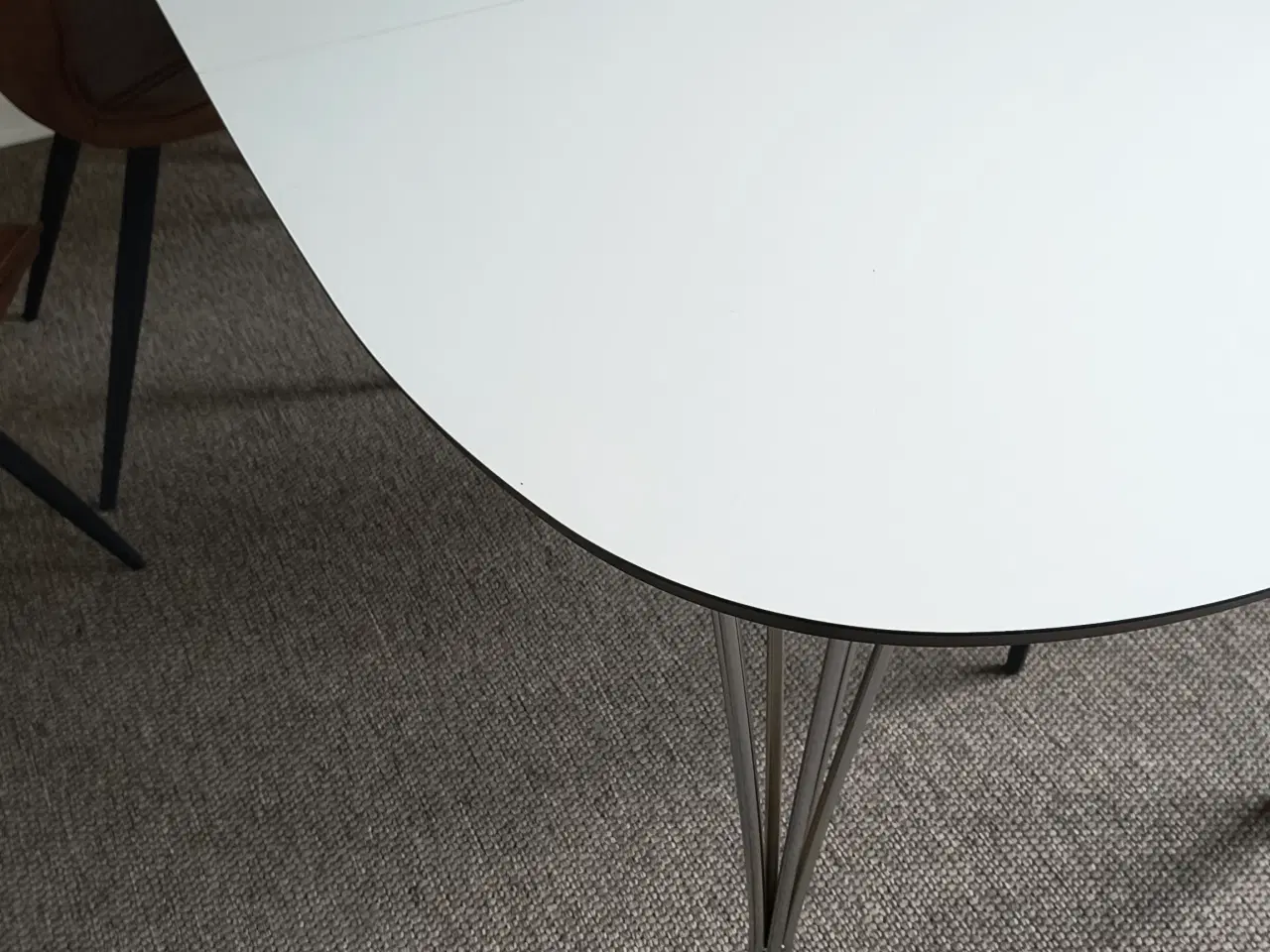 Billede 1 - Spisebord med stole