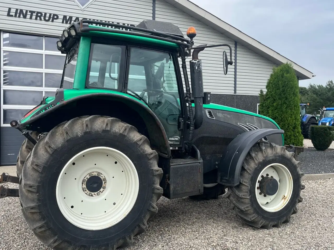 Billede 15 - Valtra T202 Direct med skovinddækning og frontlift