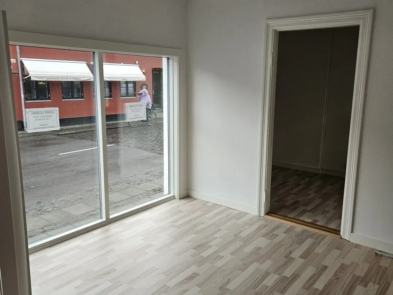 Billede 6 - Nyrenoveret og centralt beliggende lokale til butik/kontor/showroom/evt. take-away mv.