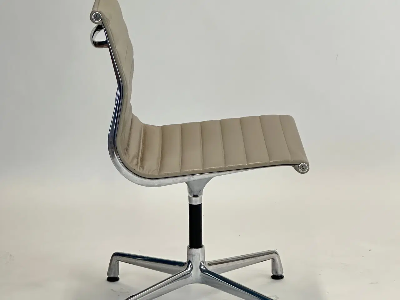 Billede 6 - Vitra EA 101 Mødestol