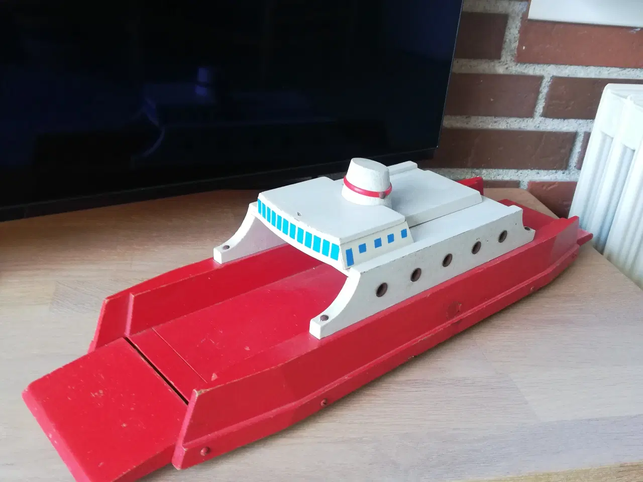 Billede 1 - Gl legetøjs færge i træ