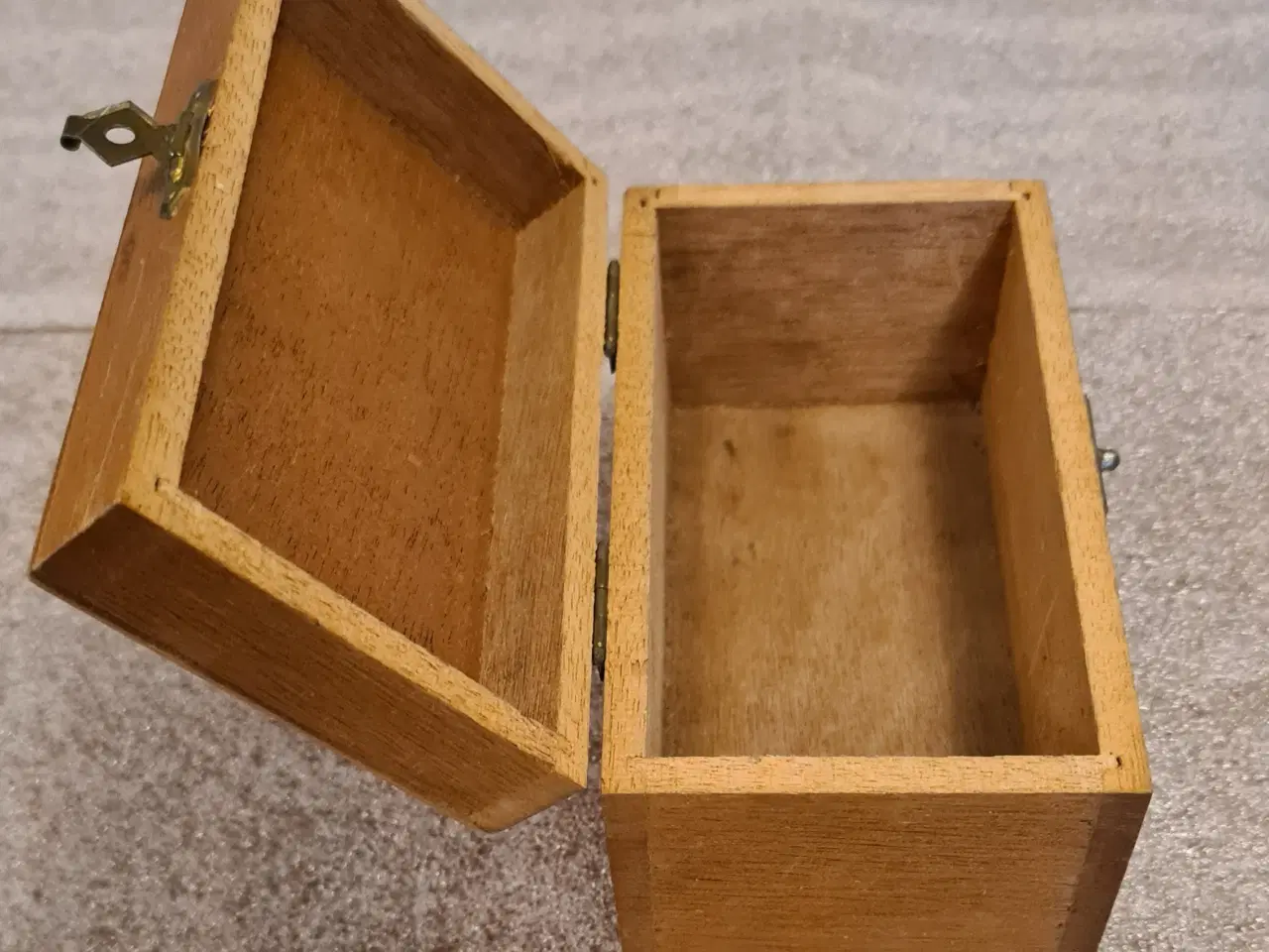 Billede 3 - Retro æske i træ.