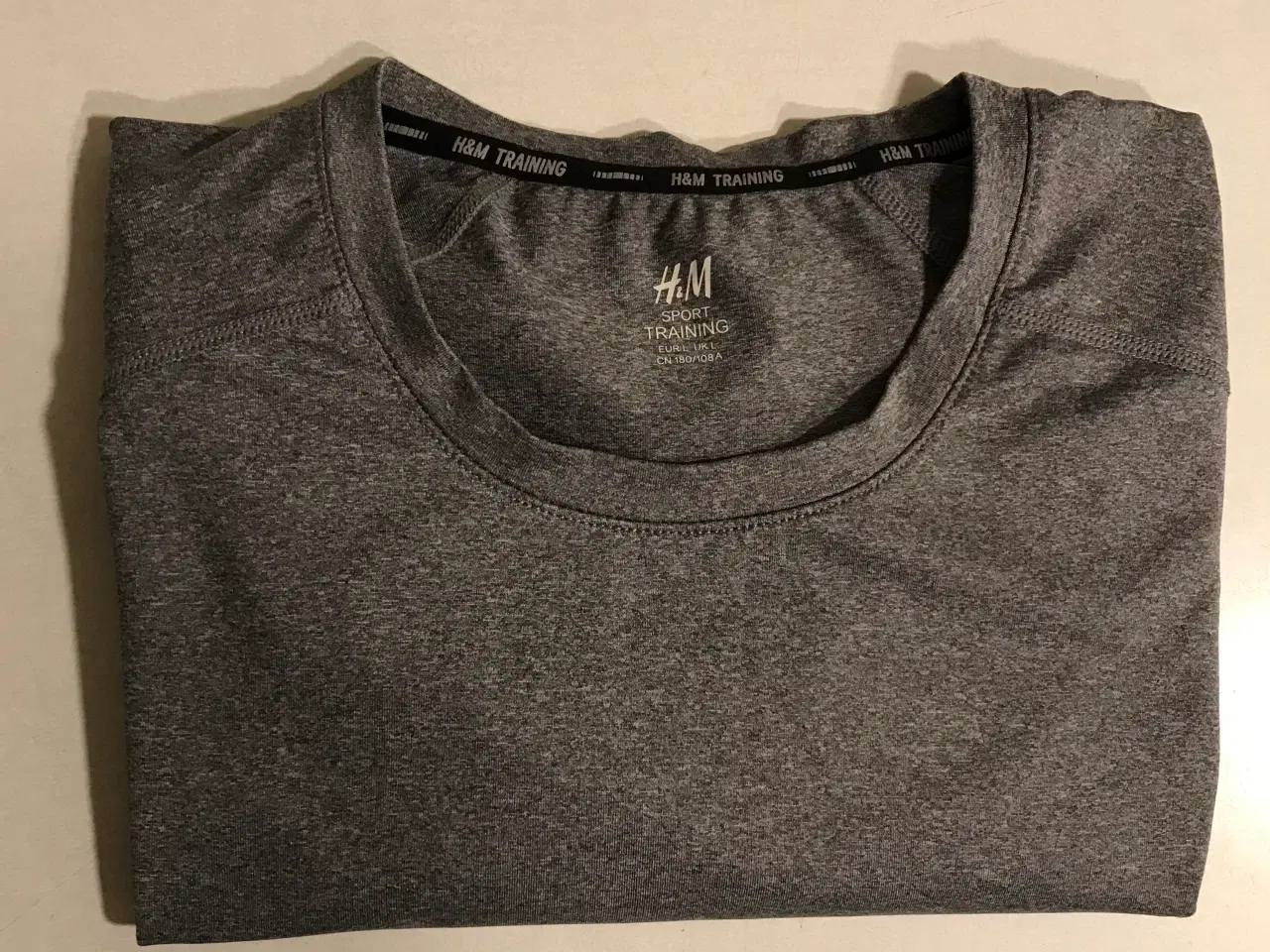 Billede 4 - Trænings t-shirt fra H&M