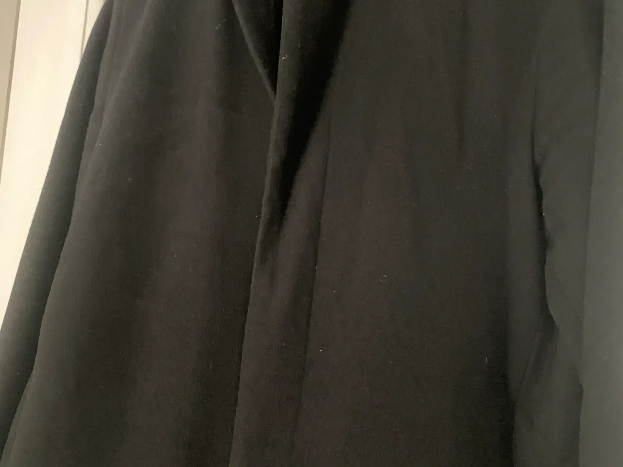 Billede 3 - Sort frakke af uld Herre str L 