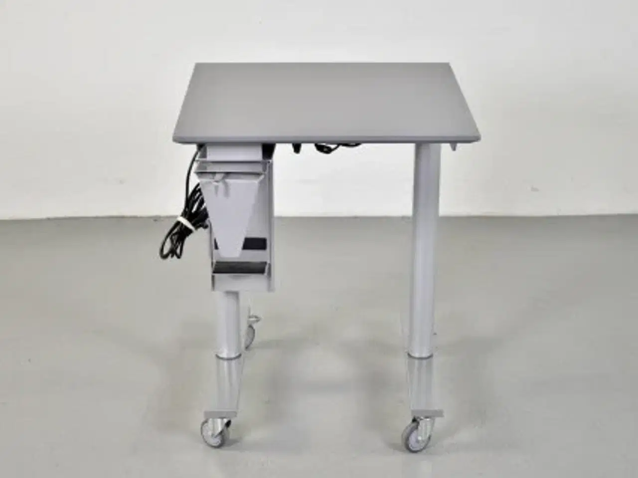 Billede 3 - Mobilt hæve-/sænkebord i grå, 65 cm.