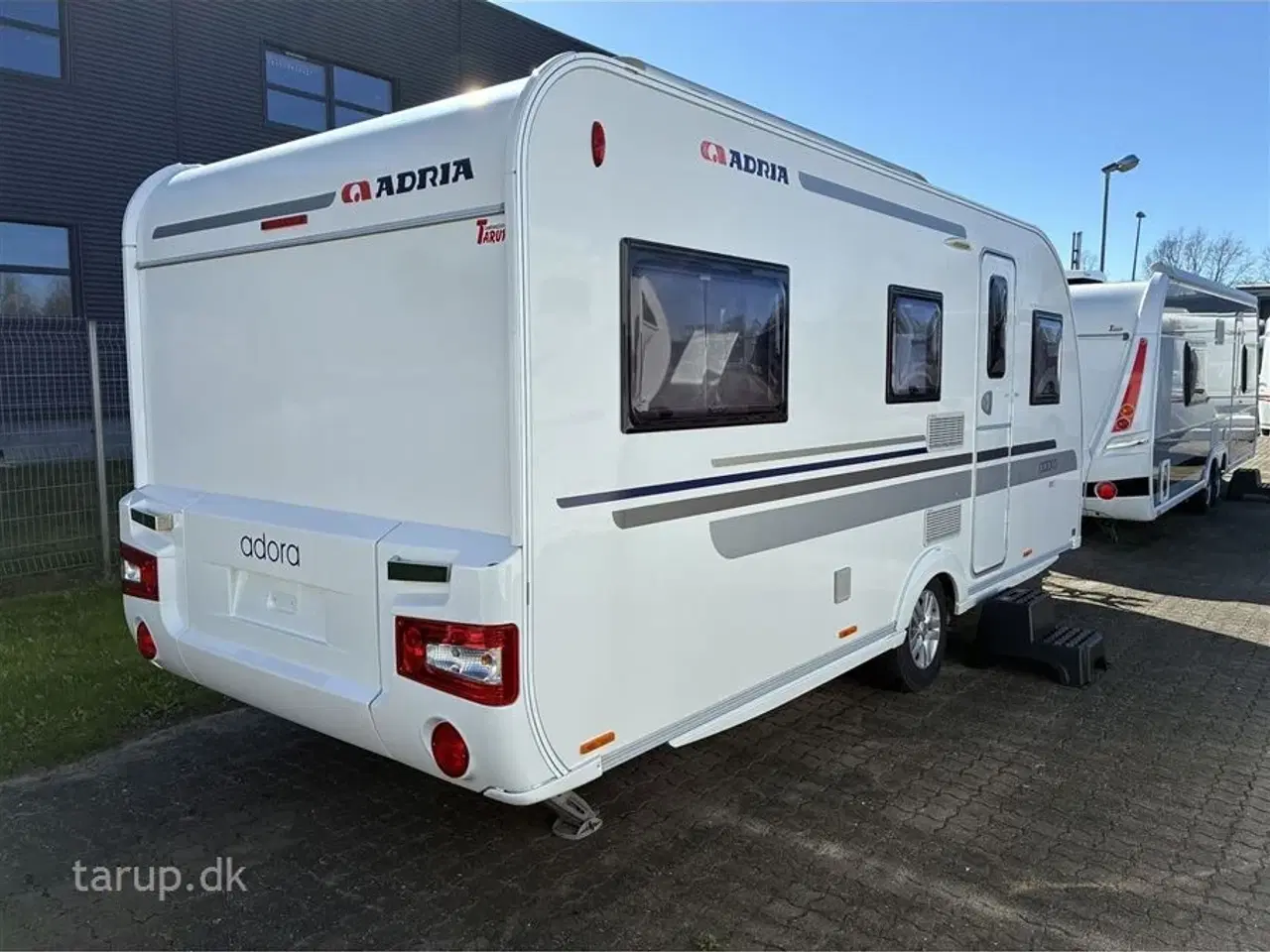 Billede 2 - 2014 - Adria Adora 512 UL   Mover, myggenetsdør, enkeltsenge m/udtræk, rundsidde-gruppe, el-gulv-varme, 90l. køleskab med fryser, stabilisator, glatte glasfibersider