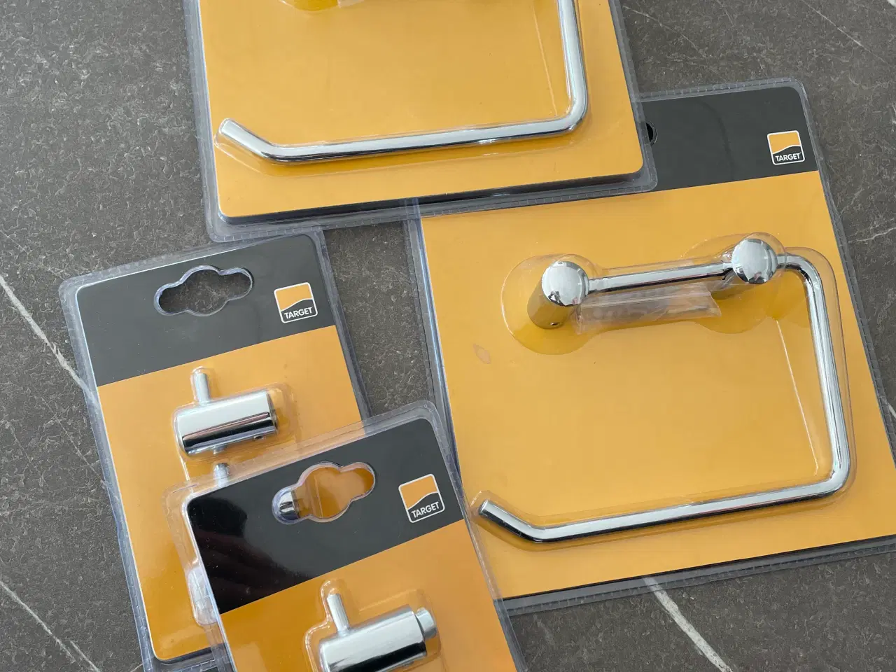 Billede 1 - Toiletrulleholder og knager 