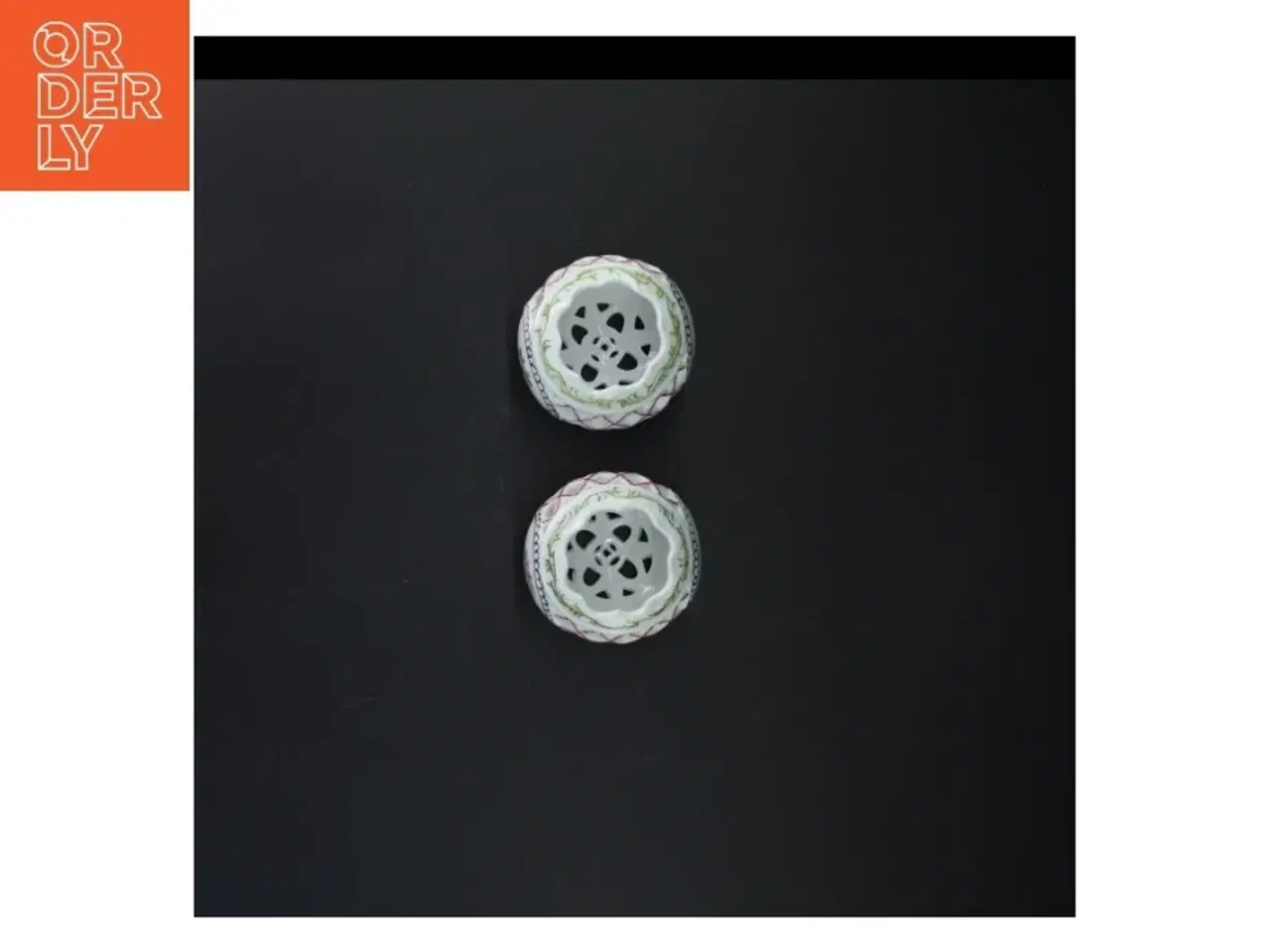 Billede 2 - Blomster dekorerede vaser (str. Ø 8 cm. 2 styk)