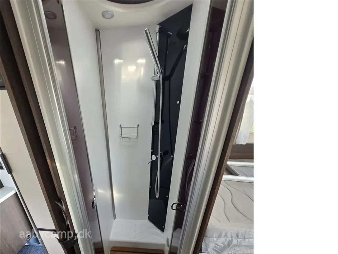 Billede 15 - 2020 - Benimar Sport 363   NK Pakke. Automatgear. solceller. markise. Batteri. Plisse i for og sideruder. Bemærk at den har 5 selepladser.