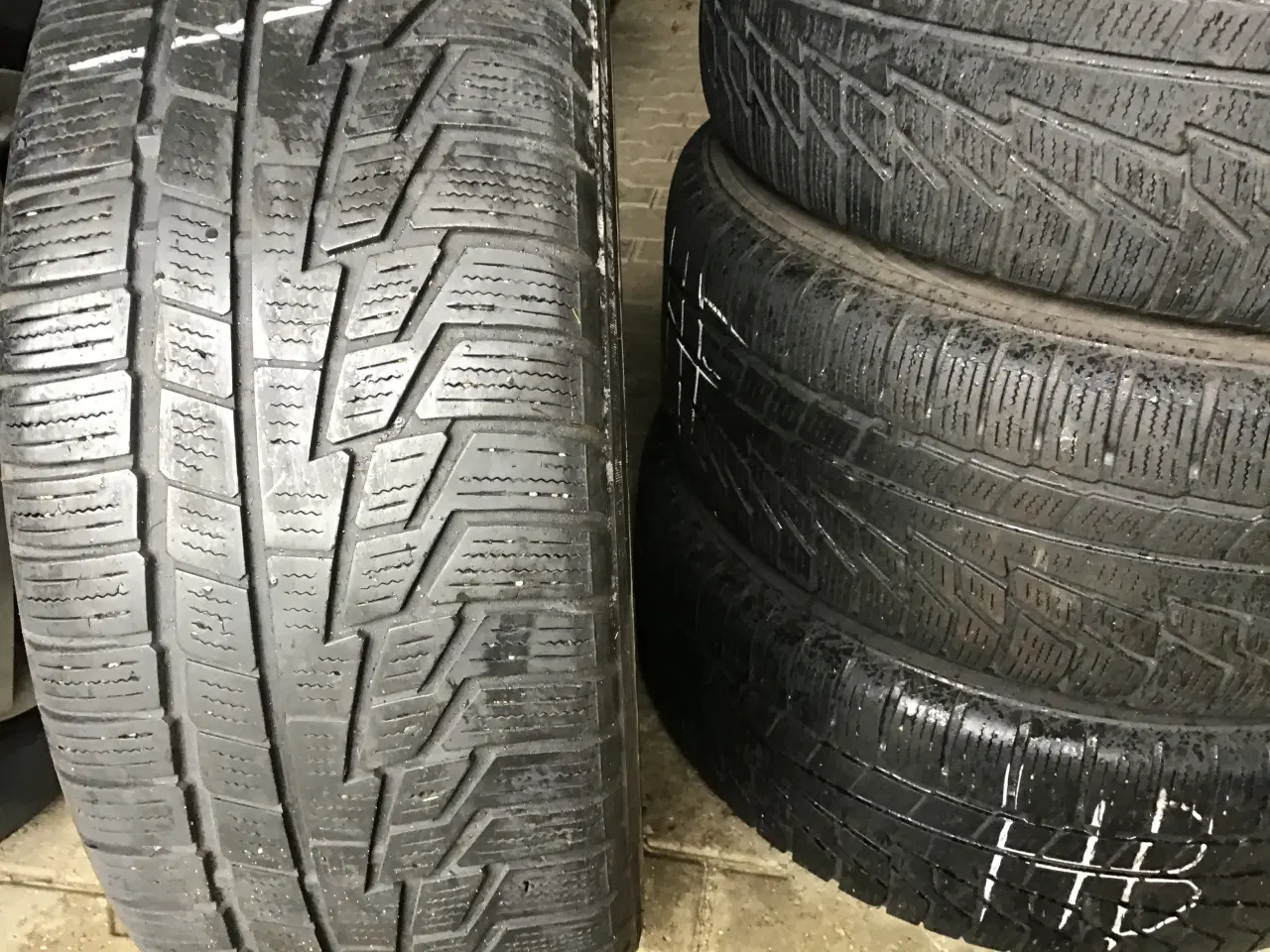 Billede 1 - Vinterdæk 4 Stk. Nokian på stålfælge 235/60 R16 