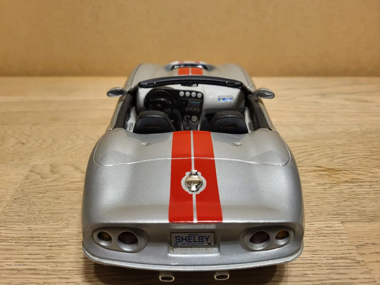 Billede 6 - Modelbil. Shelby Series 1 (1999). Skala 1/18.