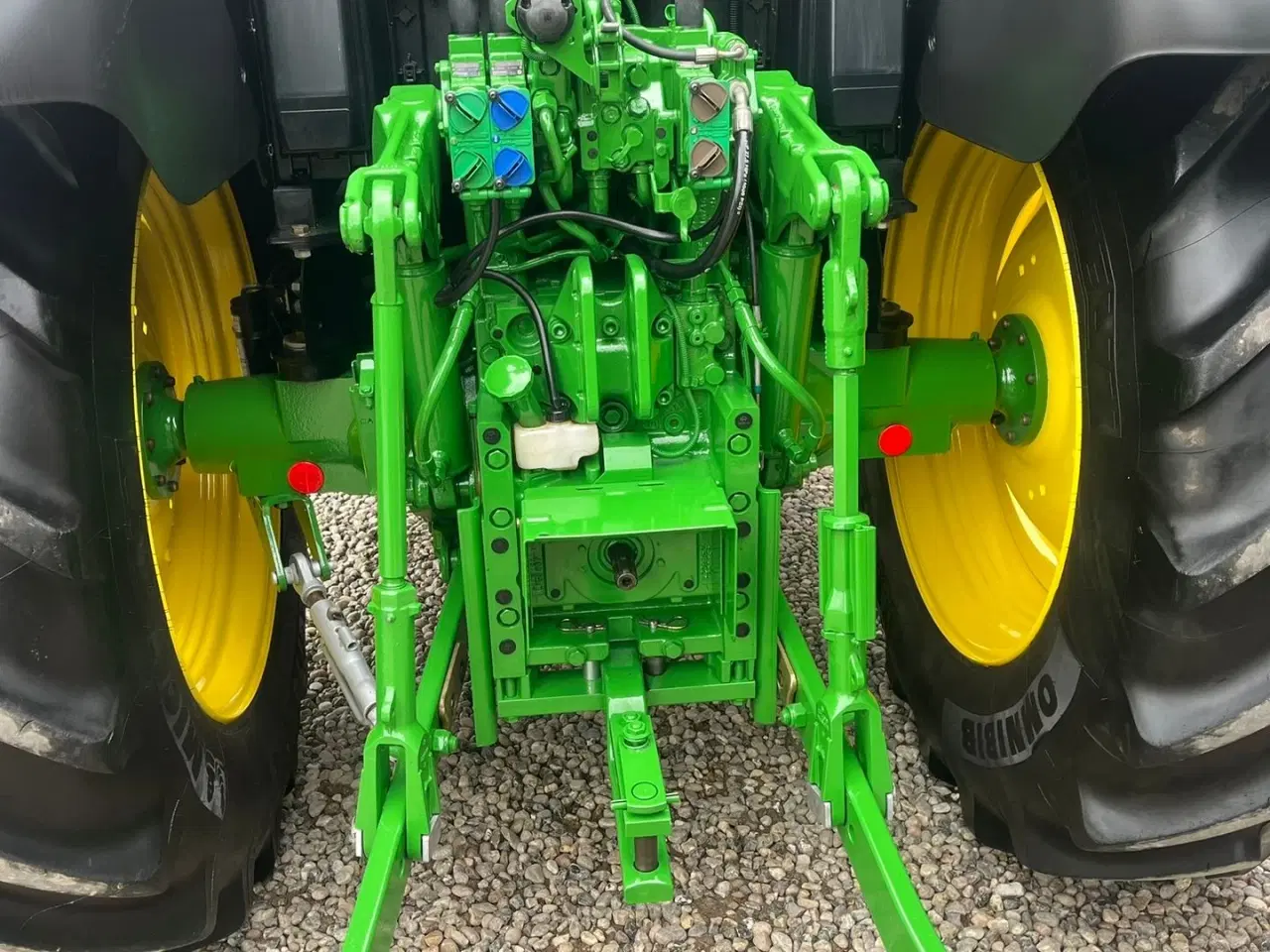 Billede 5 - John Deere 6130M med Auto Quard gearkasse og med krybe gear. I for er der frontlift og 2stk dobbeltvirkende fjernudtag