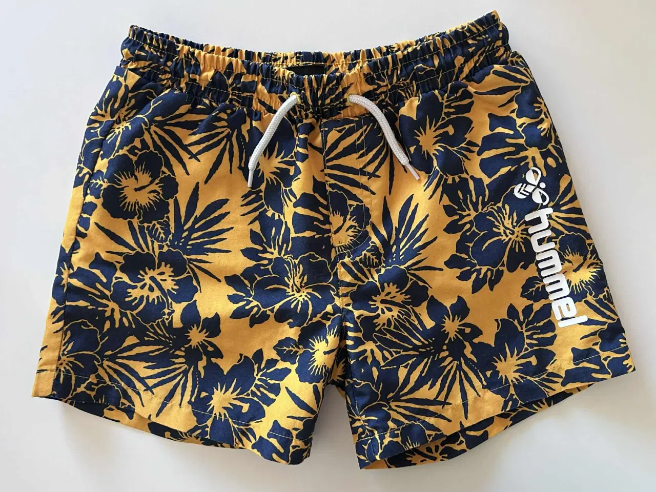 Billede 1 - Hummel Capulet Olive Chill badeshorts, str. 152