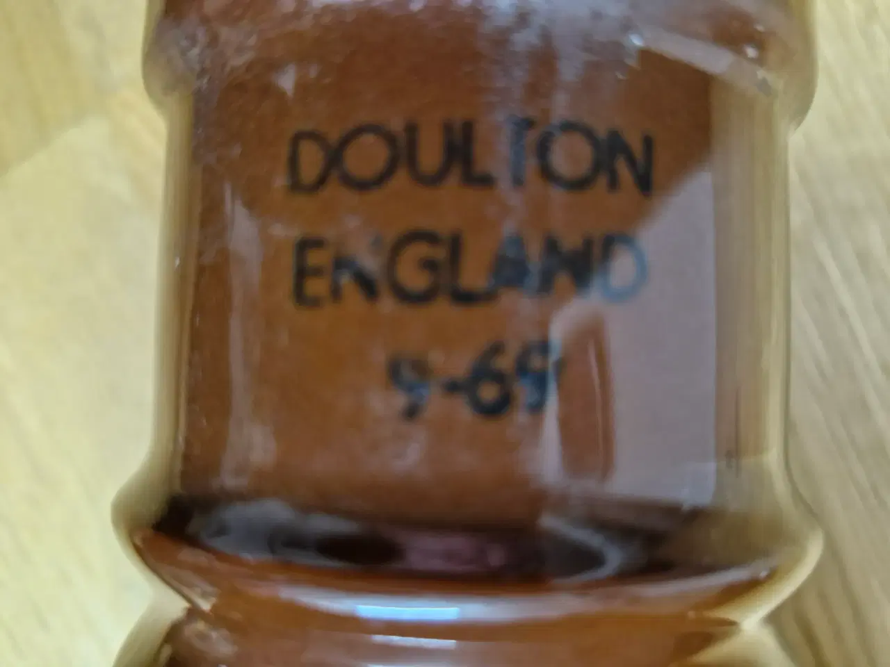 Billede 7 - 2 UPCYCLEDE BORDLAMPER I PORCELÆN på træfod