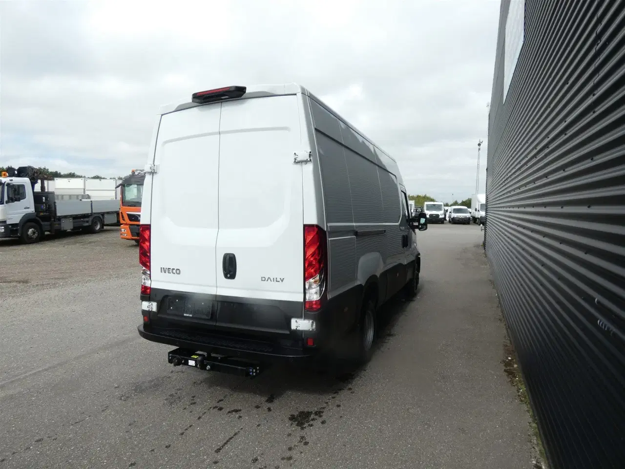 Billede 3 - Iveco Daily 35C18 12m3 3,0 D Hi-Matic 180HK Van 8g Aut.