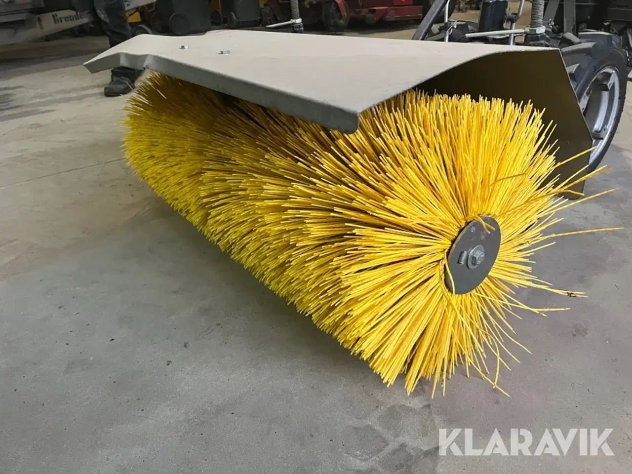 Billede 8 - Redskabsbærer med kost Grillo 8EQ2U