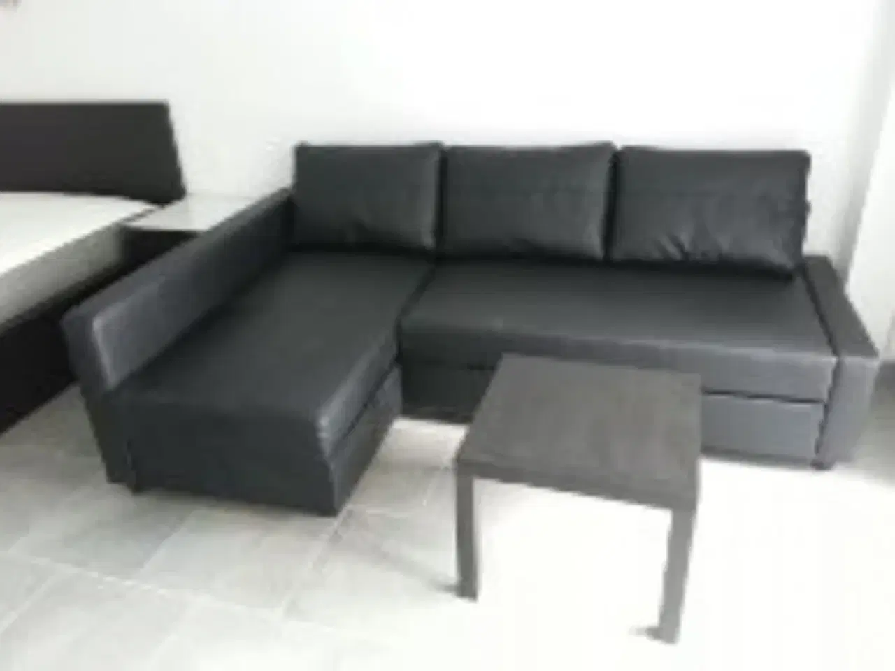 Billede 2 - Total renoveret byens bedste beliggenhed i ALCUDIA p� MALLORCA
ligger ud til Dollar Street som er �genavnet p� Avenida Pedro Mas i Reus, en gade der l�ber vinkelret p� havnen i Alc�dia.