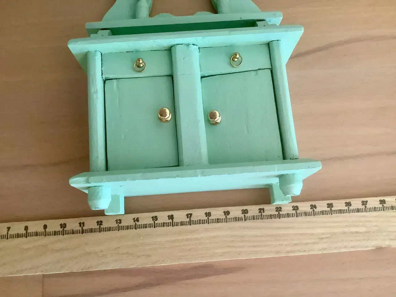 Billede 4 - Vintage dukkehus skænk med blomst.