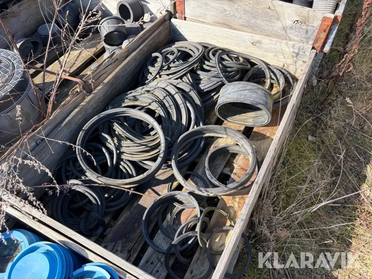 Billede 6 - Pvc fittings blandet lot 12 paller og en brønd