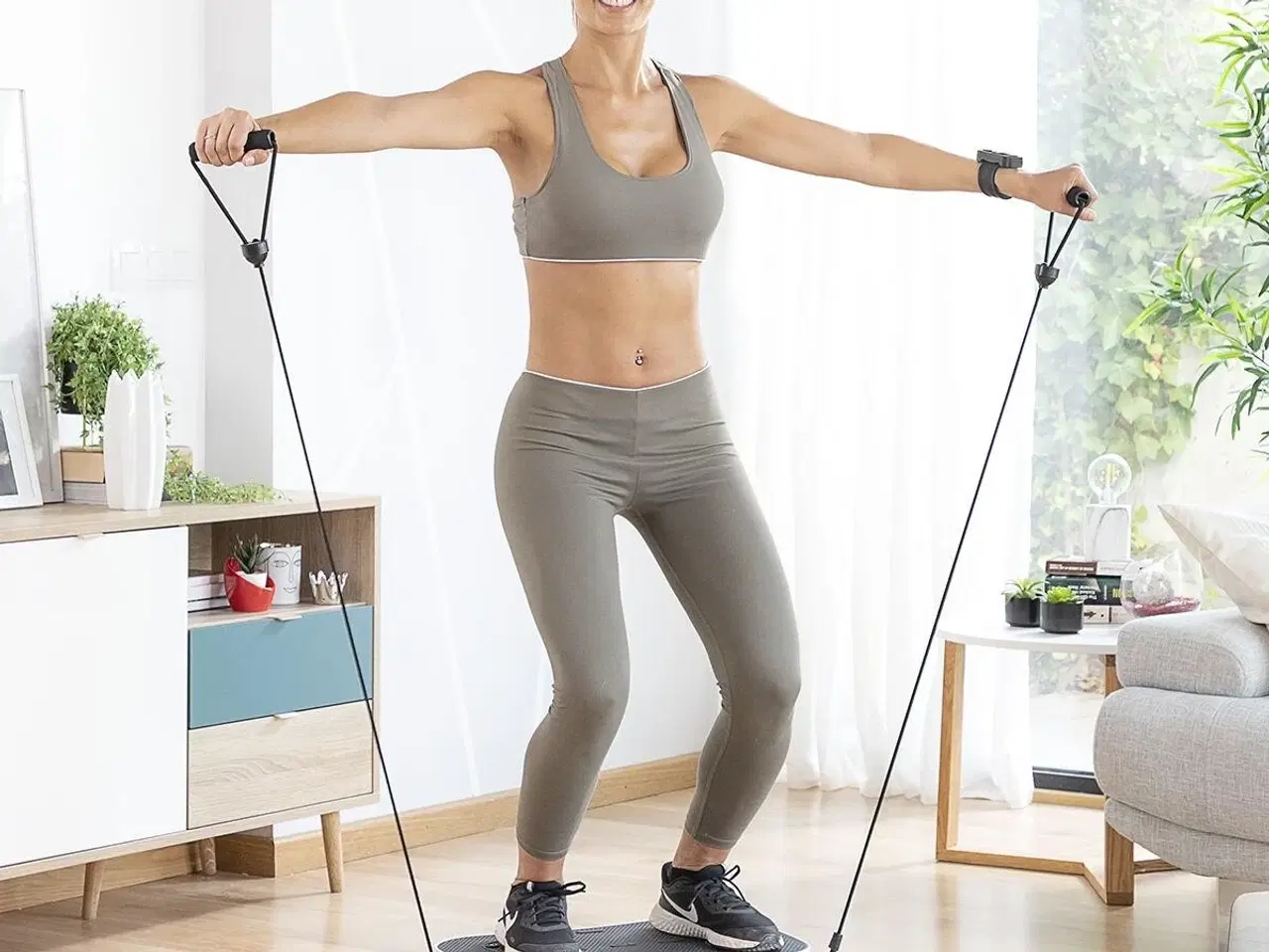 Billede 1 - Vibrationsplade med elastikker og træningsvejledning - Vybeform fra