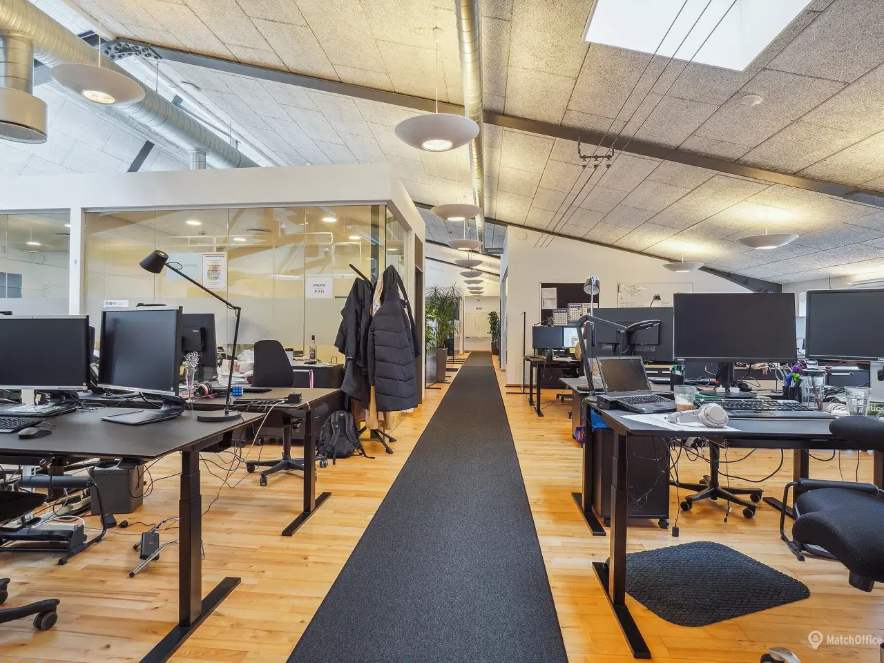 Billede 8 - Indbydende lejemål med åbent kontormiljø