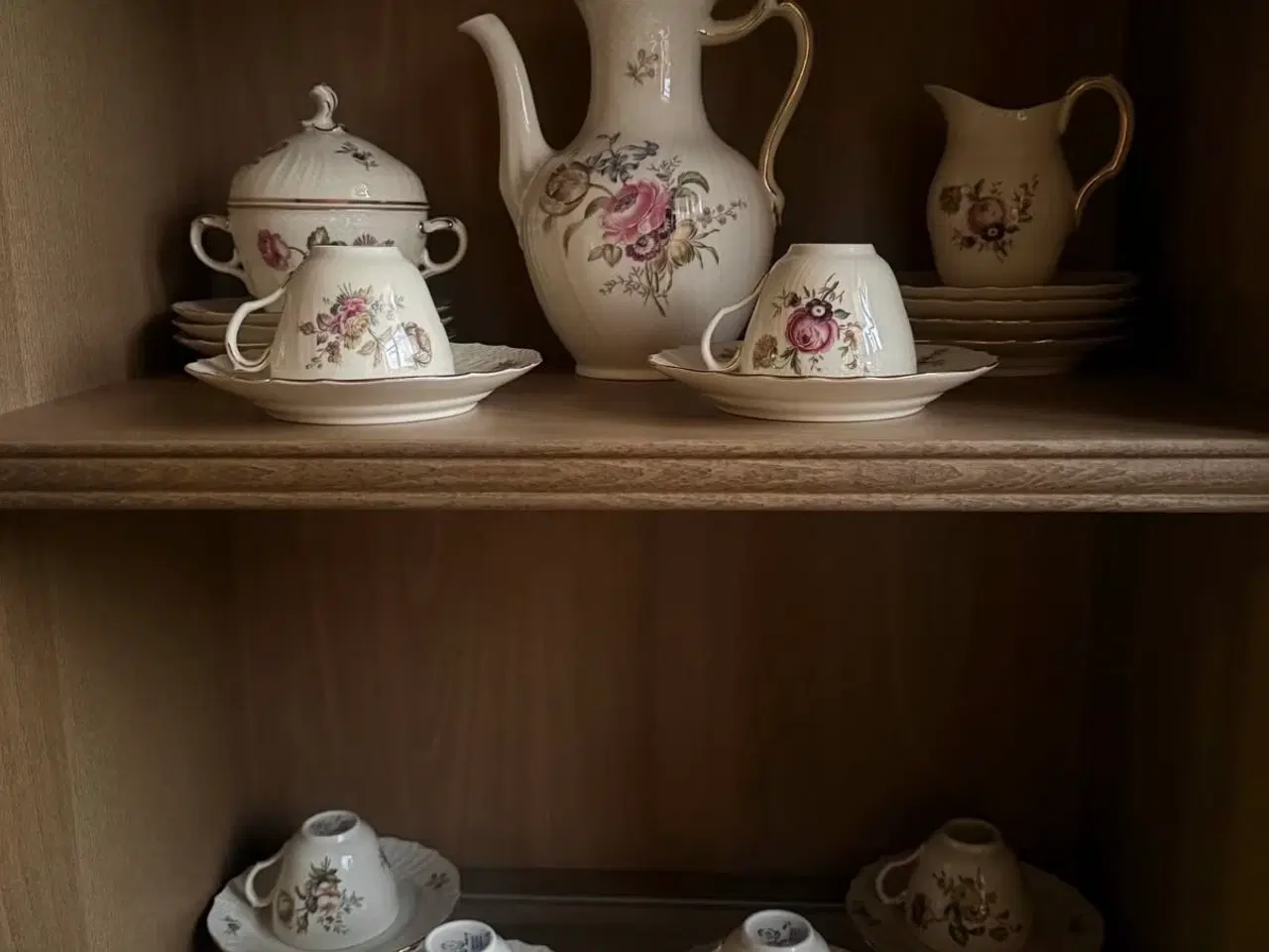Billede 1 - Frijsenborg stel fra Royal Copenhagen 1870