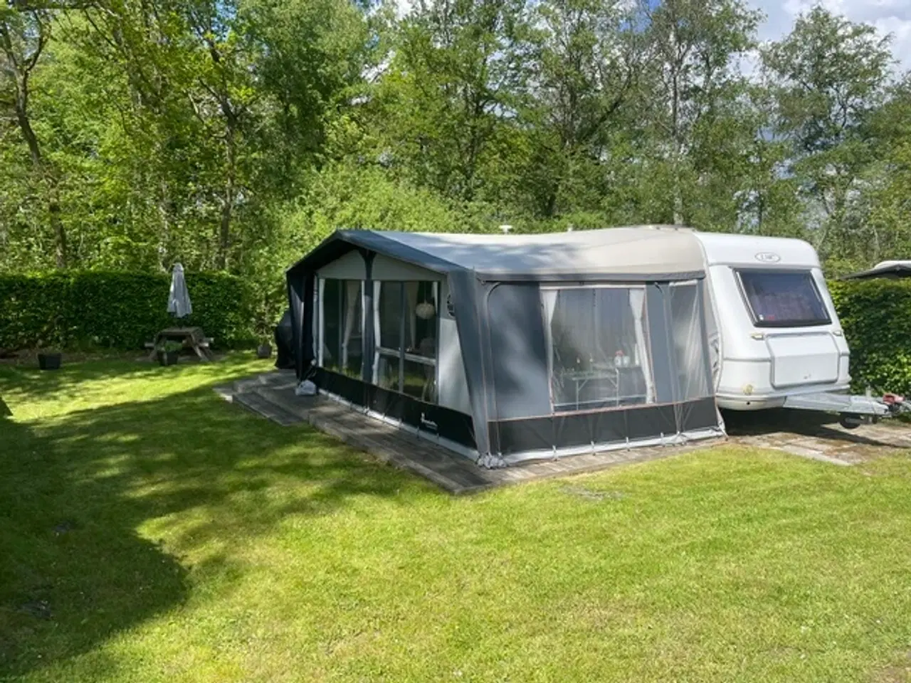 Billede 2 - Flot Campingvogn på fastliggerplads ved Juelsminde
