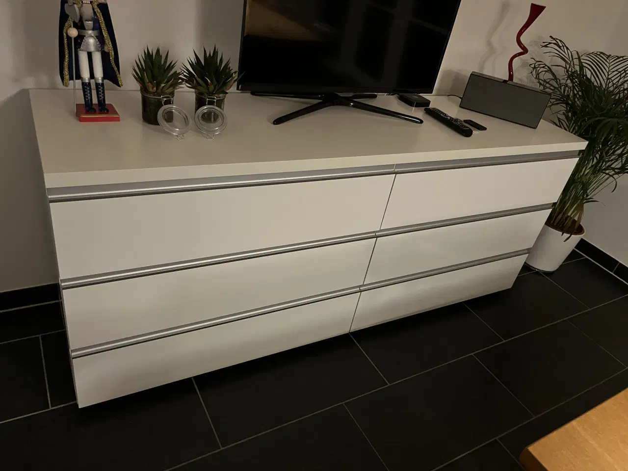 Billede 1 - Hvid skænk