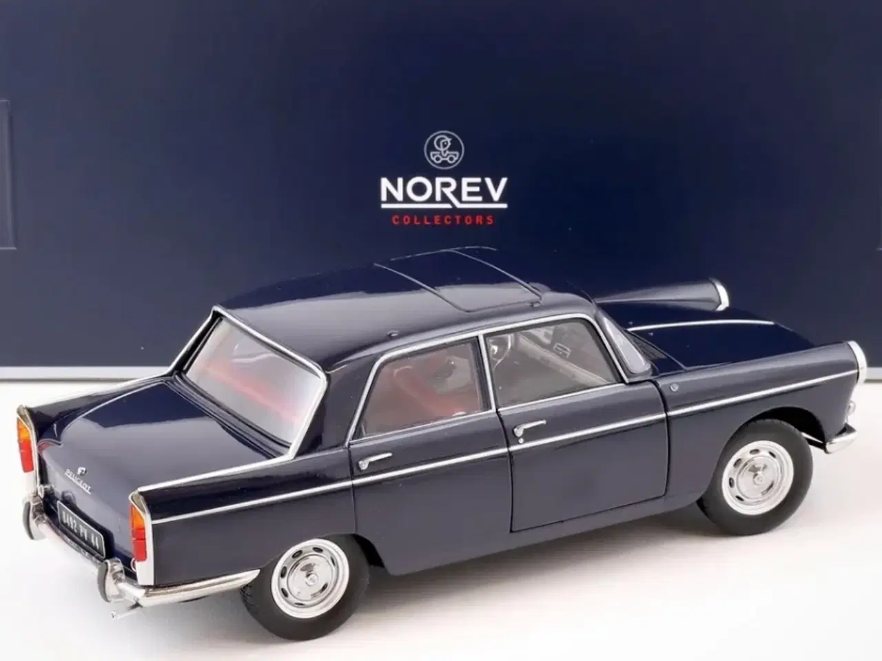 Billede 4 - 1:18 Peugeot 404 1965