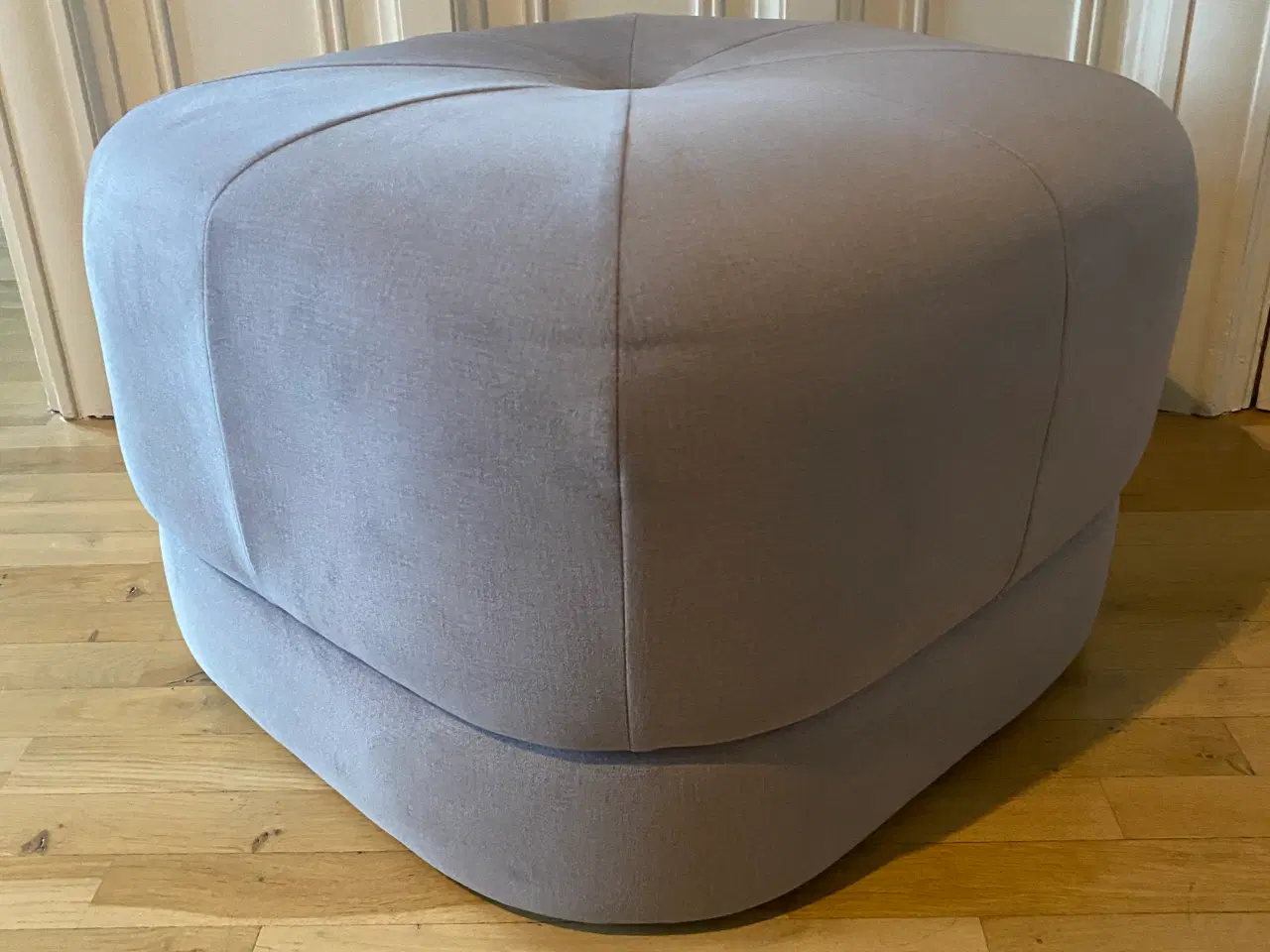 Billede 3 - Puf i gråt stof