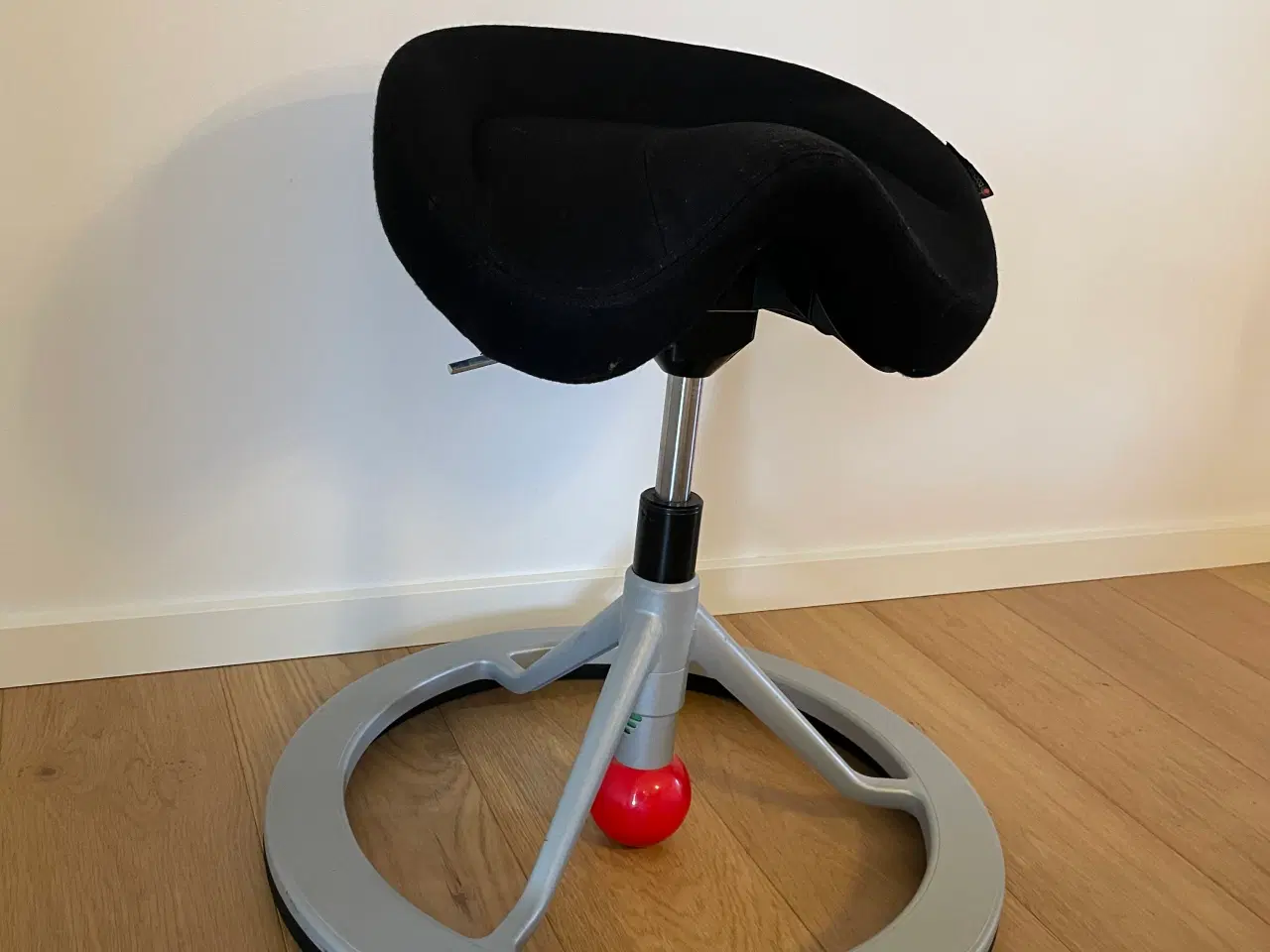 Billede 1 - Backapp sadelstol ergonomisk 