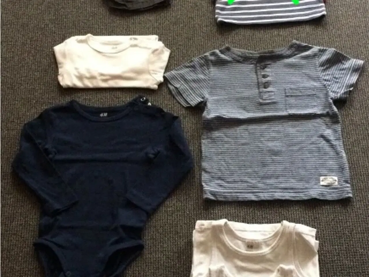 Billede 1 - Tøjpakke 18 stk. tøj str. 92.